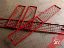 Raised sideboard for ATV trailer Worker