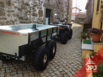 Trailer Worker behind work quad