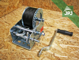 Manual winch with textile band